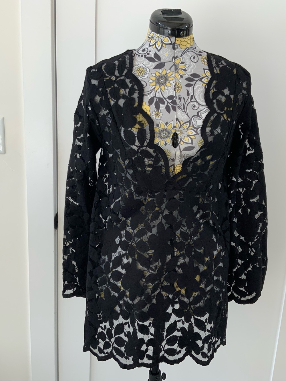 Black Lace Tunic Top - Elegant Long Sleeve V-Neck